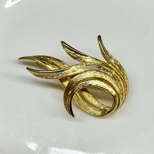 Vintage P & M PARIS SIGNED GOLD TONE BROOCH. Vintage Brooch